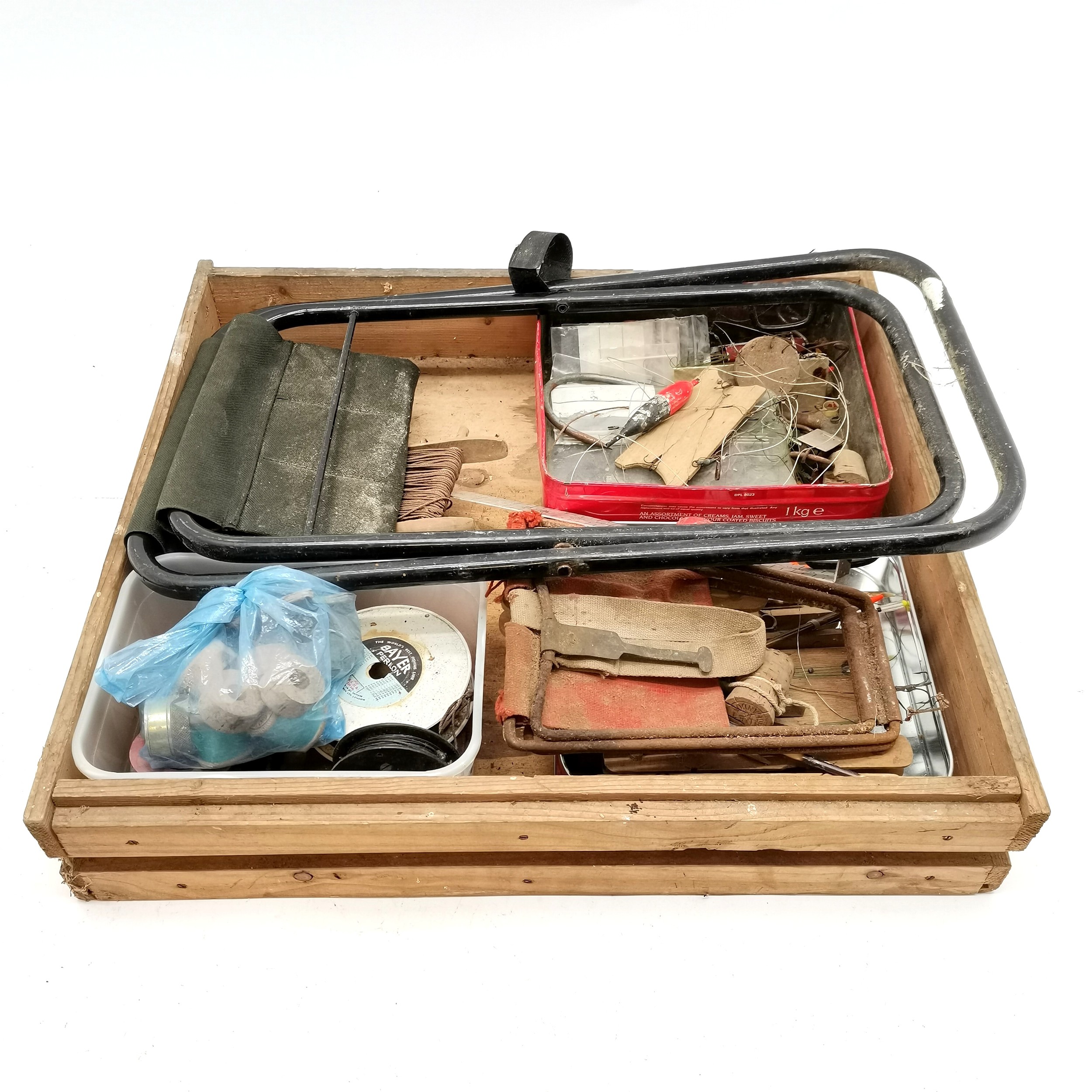 Tray containing a collection of assorted vintage fishing equipment to include floats, weights, hooks - Image 5 of 5