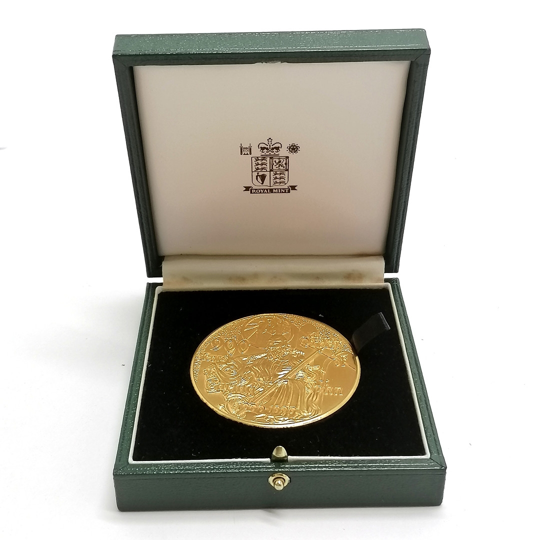 Royal Mint 9ct hallmarked gold St John Centenary medal (900th anniversary) by Matthew Bonaccorsi - Image 5 of 7