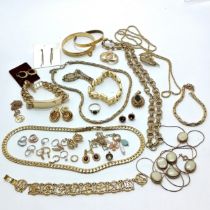 Qty of gold tone jewellery inc necklaces, earrings, bracelets etc - SOLD ON BEHALF OF THE NEW BREAST