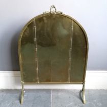 Brass fire screen 51 cm x 74cm, in good condition.