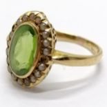 18ct marked gold (marks rubbed) peridot and pearl cluster ring - size N & 3g total weight ~ 1