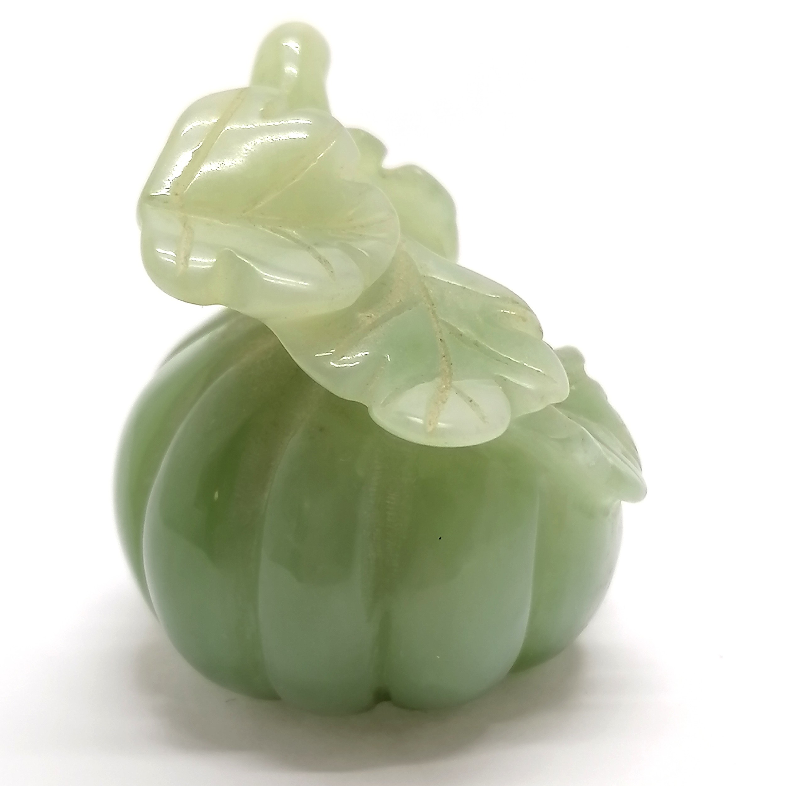 Oriental hand carved hardstone jade fruit with leaves - 4.5cm high & no obvious damage - Image 3 of 5