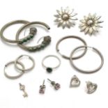 Qty of silver jewellery inc large flower earrings (32mm), diamond set heart earrings etc - total