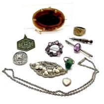 Qty of antique & later jewellery inc large agate panel brooch (6cm), 3 silver brooches (scottish a/