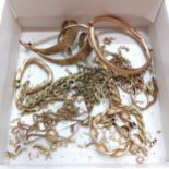 Qty of scrap gold jewellery including filings - total weight 19.1g - SOLD ON BEHALF OF THE NEW