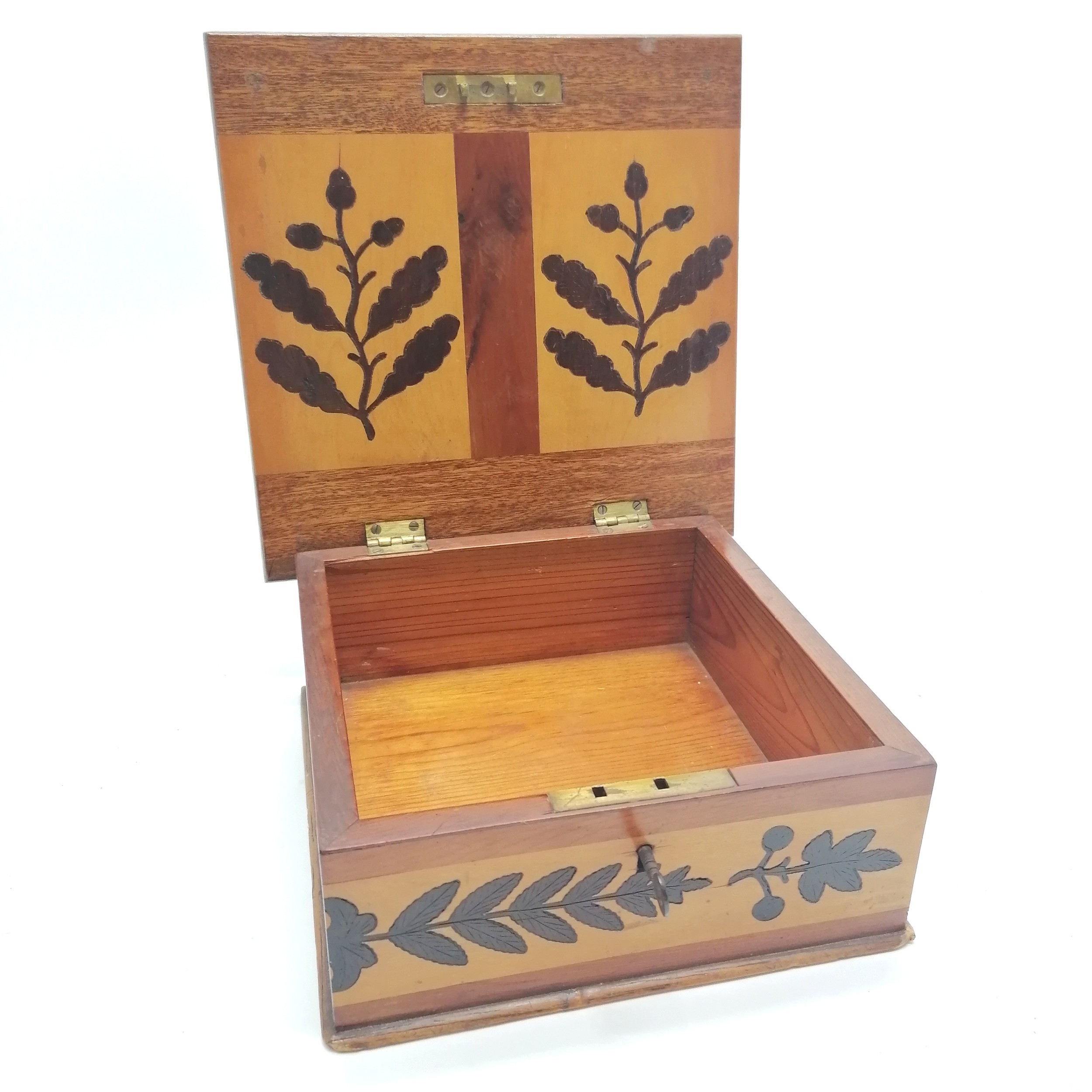 Antique Irish Killarney ware box with parquetry detail of an abbey / church with oak leaf detail and - Image 2 of 4