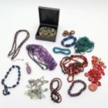 Qty of hardstone bead necklaces inc 1 with unmarked silver pendant, amethyst, cornelian, boxed Mayan