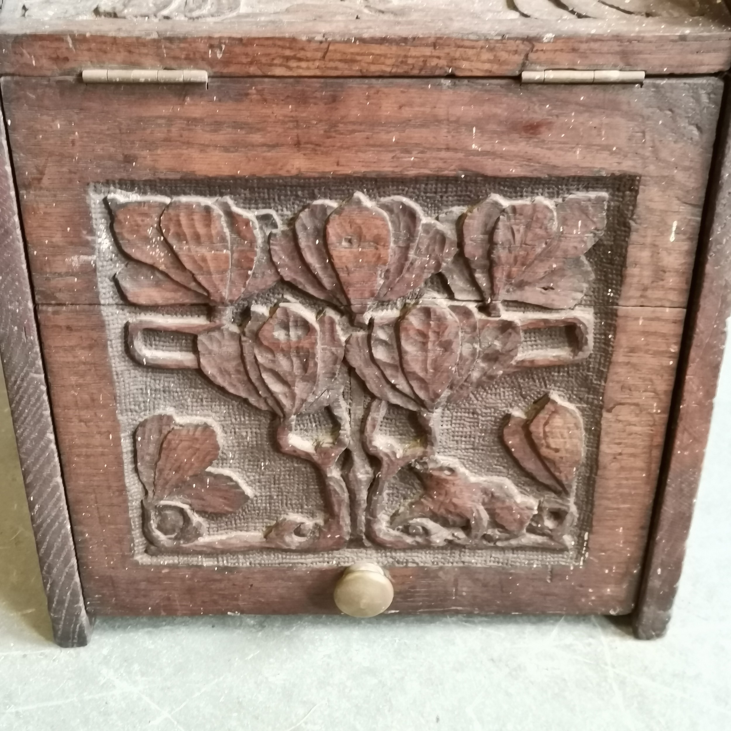 Hand carved Art Nouveau oak coalbox with brass handle to top - 38cm high x 45cm x 34cm t/w barrel - Image 5 of 5