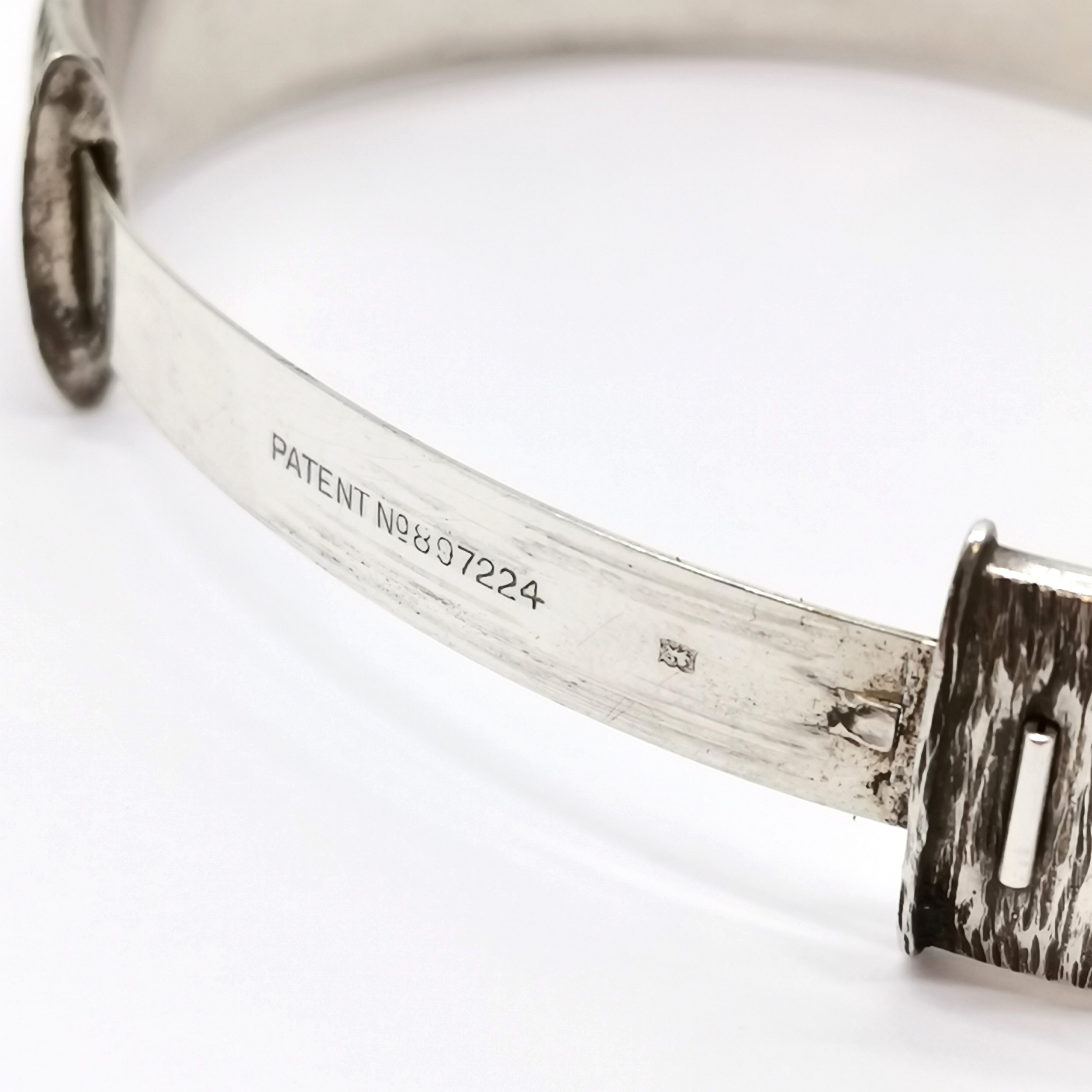 2 silver bangles - bark effect 1972 by Rigby & Wilson (Pat 897224) & 1963 by T H Ltd (slight - Image 4 of 4