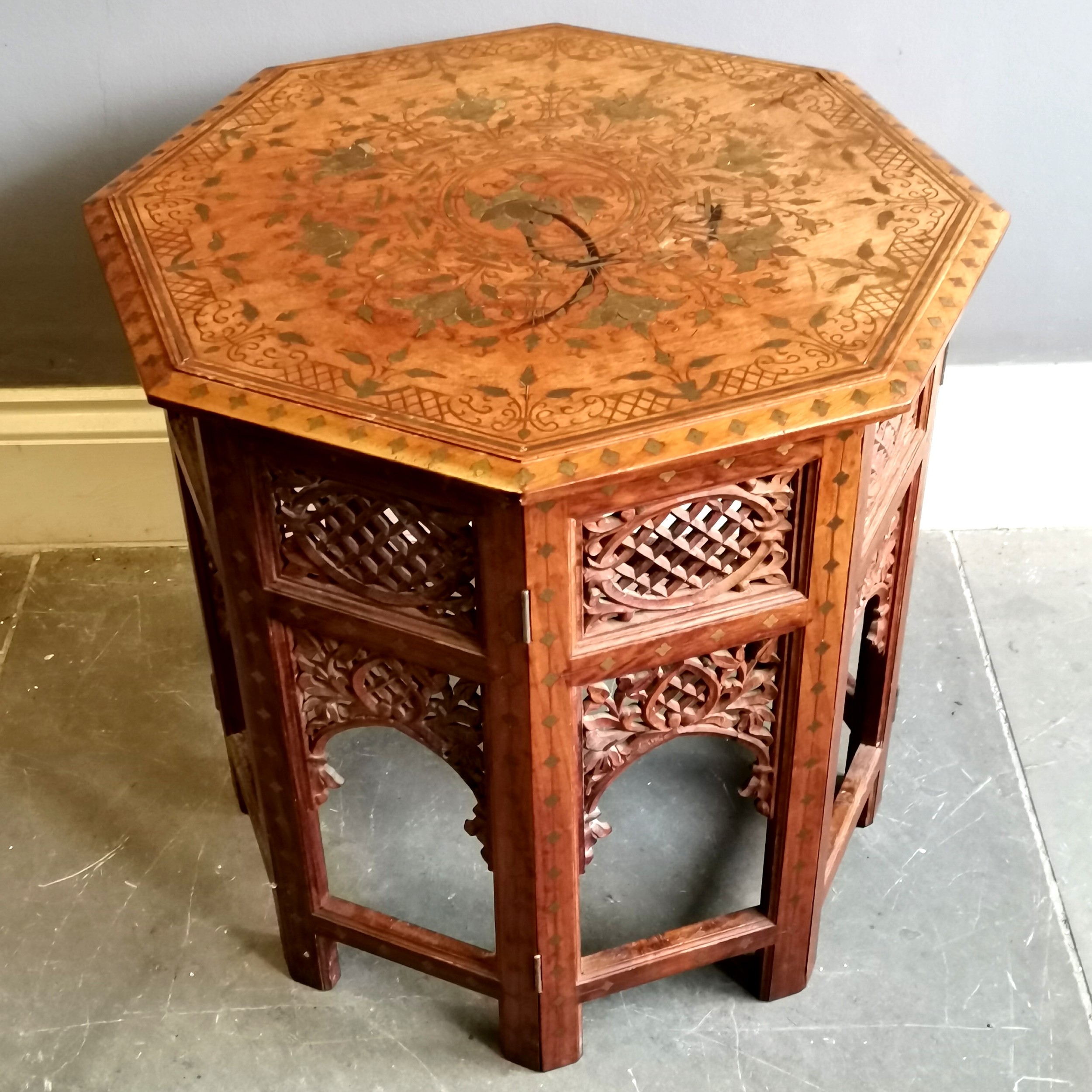 Vintage Indian teak collapsible table with brass inlay and carved fretwork decoration, 57cm diameter - Image 2 of 3