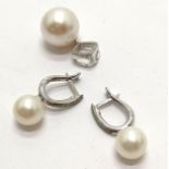 18ct marked white gold diamond & pearl (approx 12.3mm diameter) pendant t/w pair of 9ct white gold