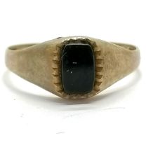 Childrens ? 9ct hallmarked gold signet ring set with black onyx - size K & 1g total weight