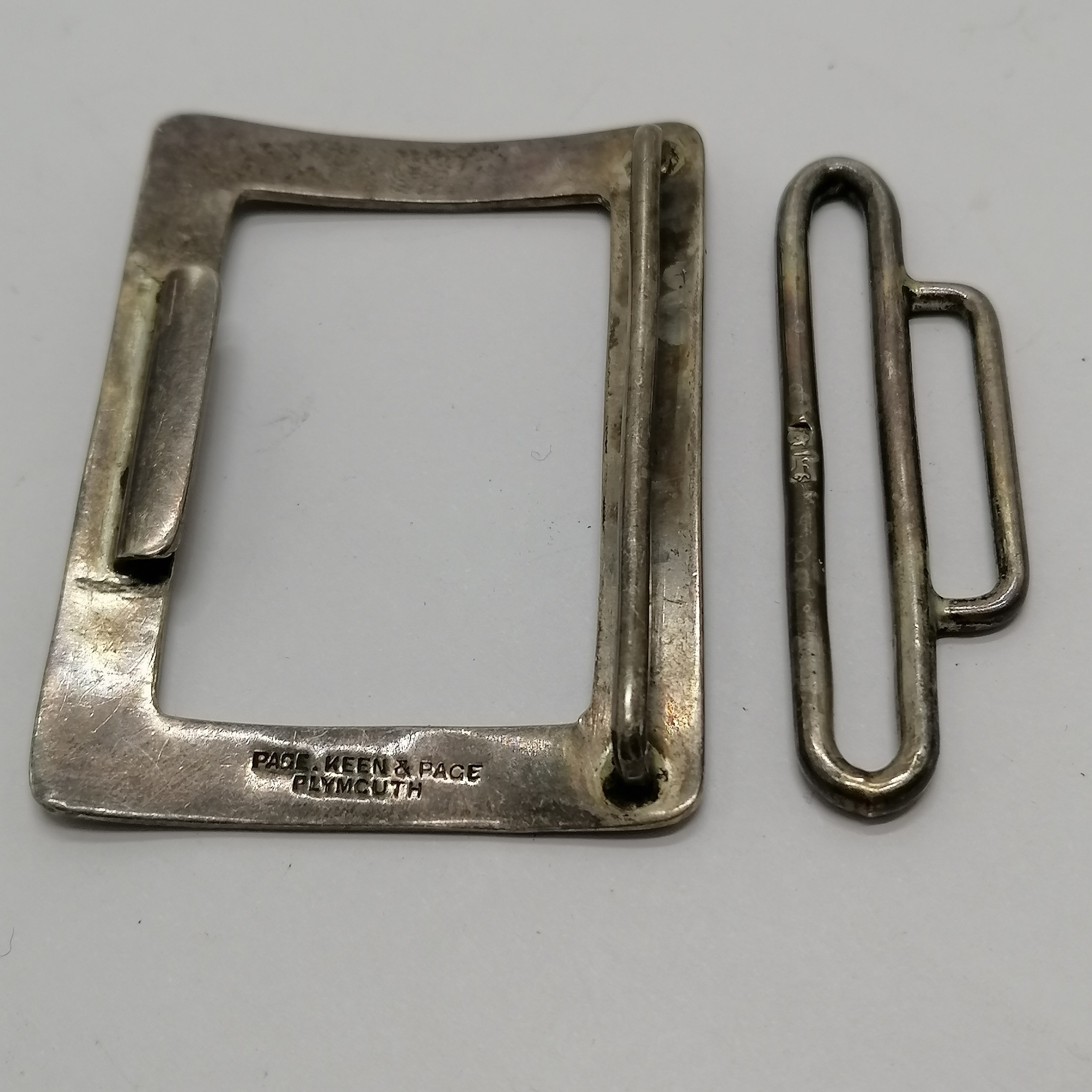 1901 silver buckle by Page, Keen & Page - 7cm x 5cm & 43.5g - Image 2 of 2