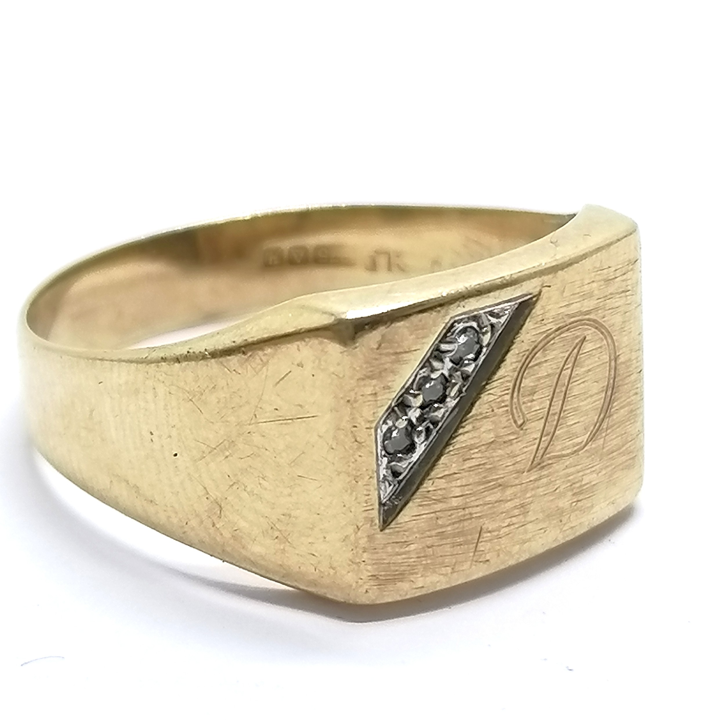 9ct hallmarked gold signet ring set with white stone & D monogram - size V & 3.2g total weight - Image 2 of 2