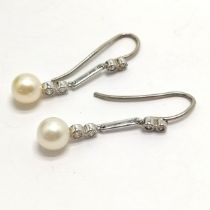 Unmarked 18ct white gold diamond & pearl drop earrings - 3cm drop & 2.4g total weight