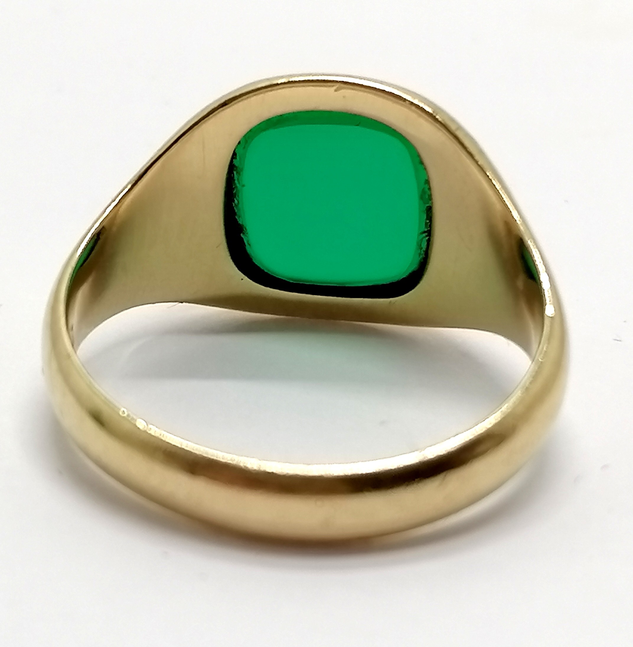 1961 9ct hallmarked gold green agate set signet ring - size U & 6.2g total weight - Image 2 of 3