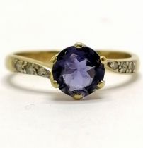 9ct hallmarked gold iolite (?) / diamond crossover ring - size L & 1.9g total weight - stone has
