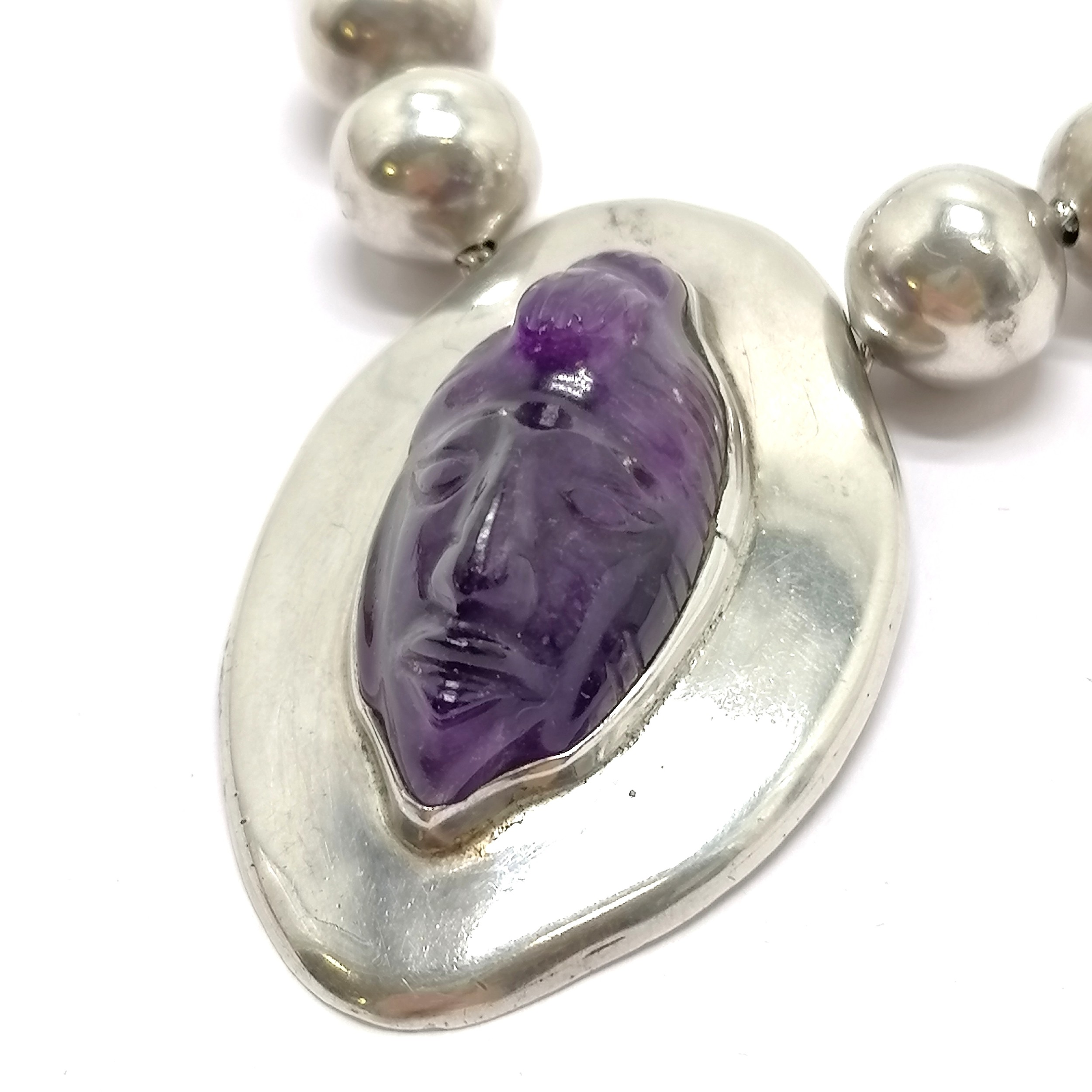 Mexican silver 'ball' necklace with carved amethyst face pendant - 38cm long & 88g total weight - Image 3 of 3