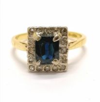 18ct hallmarked gold sapphire / diamond square cluster ring - size O½ & 4.5g total weight - sapphire