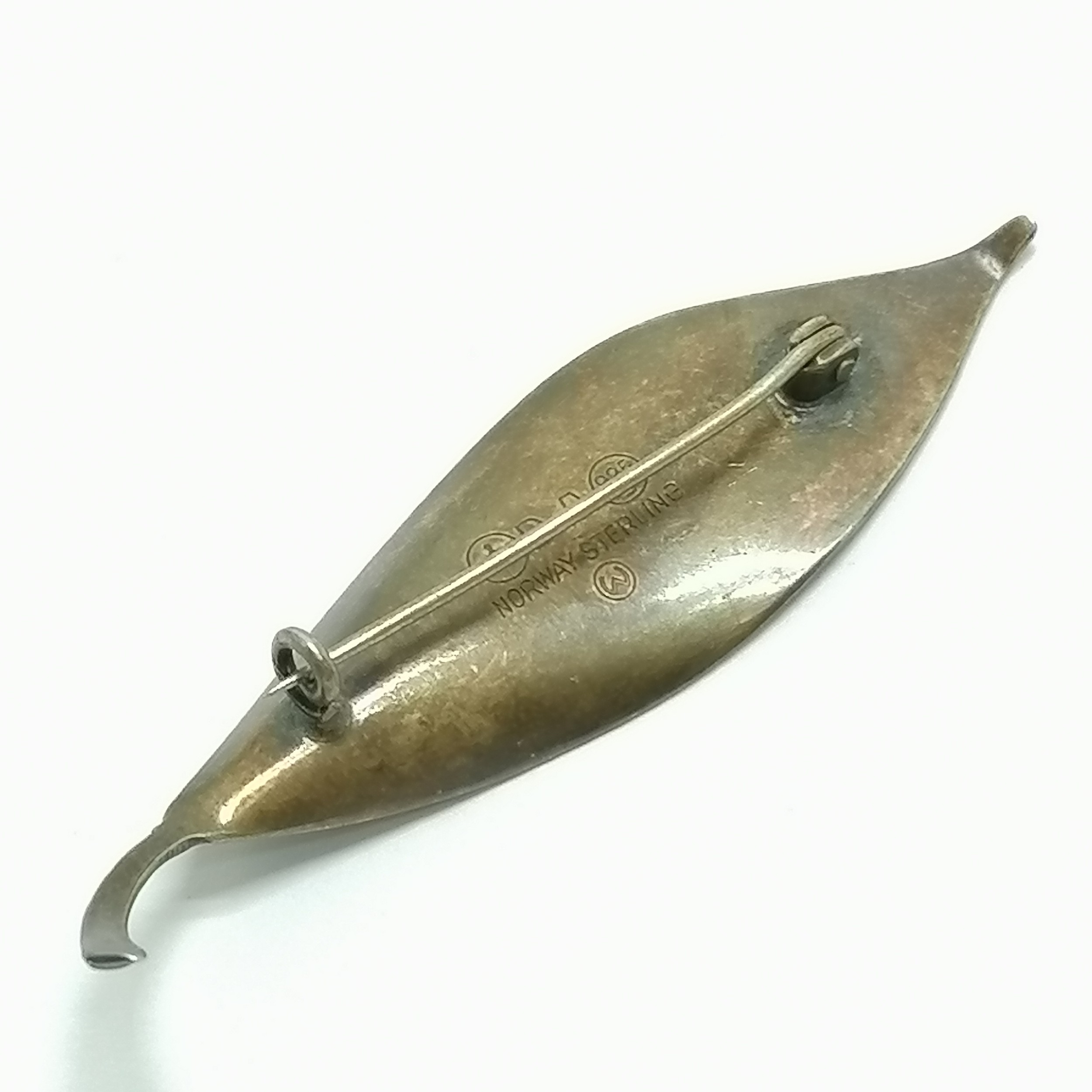 David Andersen silver enamel leaf brooch - 6.5cm ~ 1 small loss to enamel to tip - Image 3 of 4