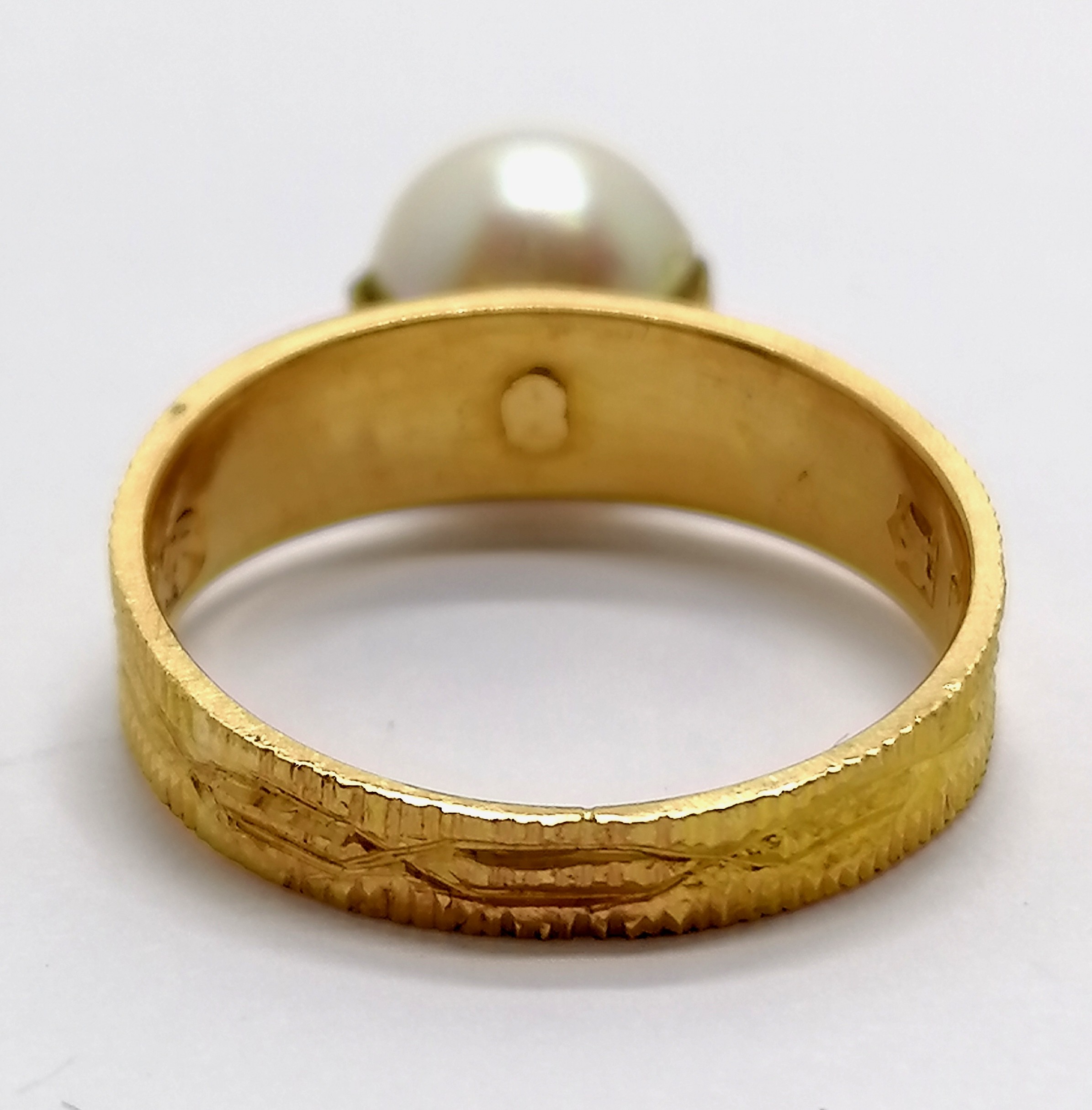 Chinese high carat gold (touch tests as 22ct) ring set with a pearl (8mm diameter) - the shank is - Image 4 of 5