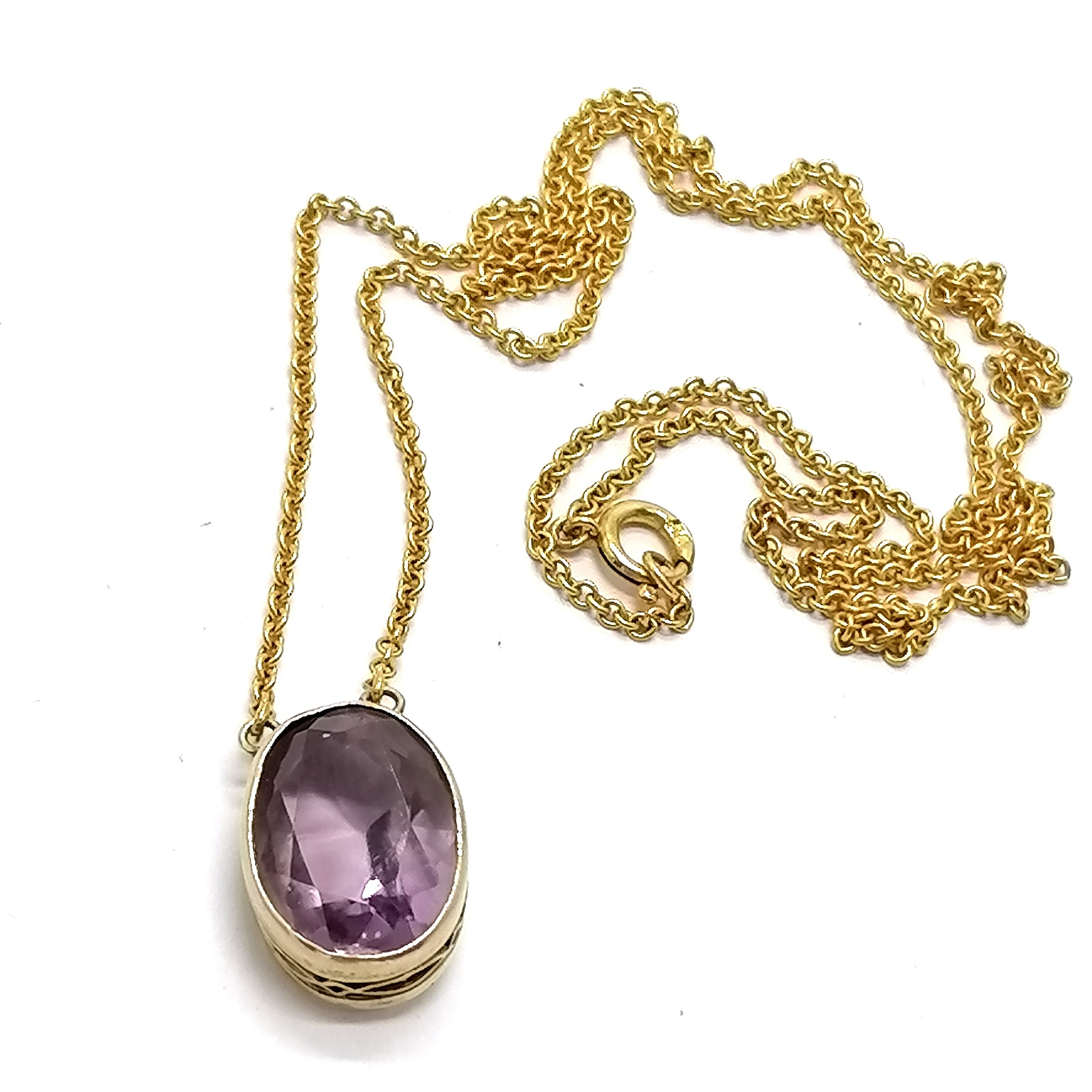 Amethyst pendant on a gold 50cm chain with a 9ct gold clasp - total weight 6g