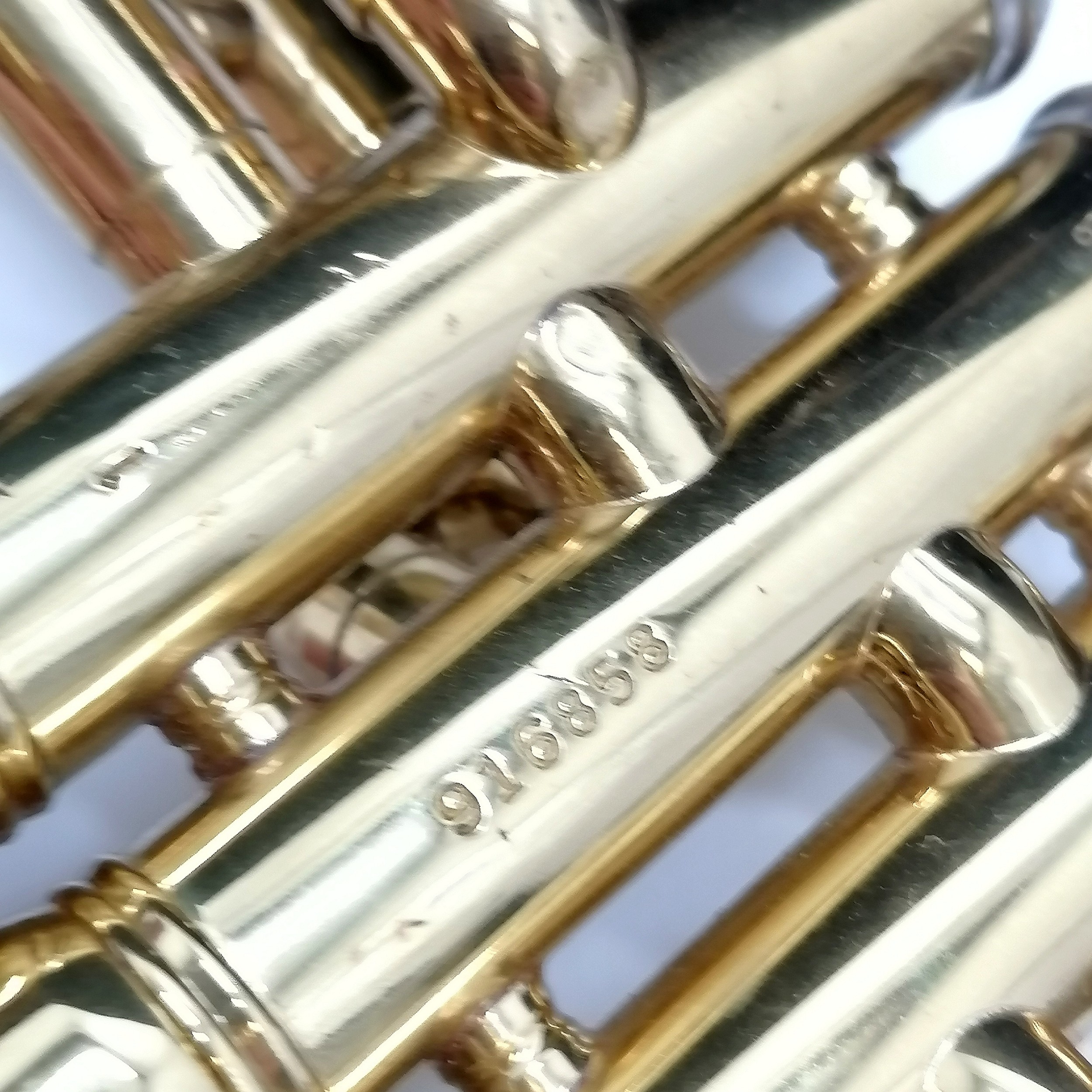 King 600 USA brass trumpet #458 with Holton & 7C mouthpieces in original carry case - Image 4 of 6