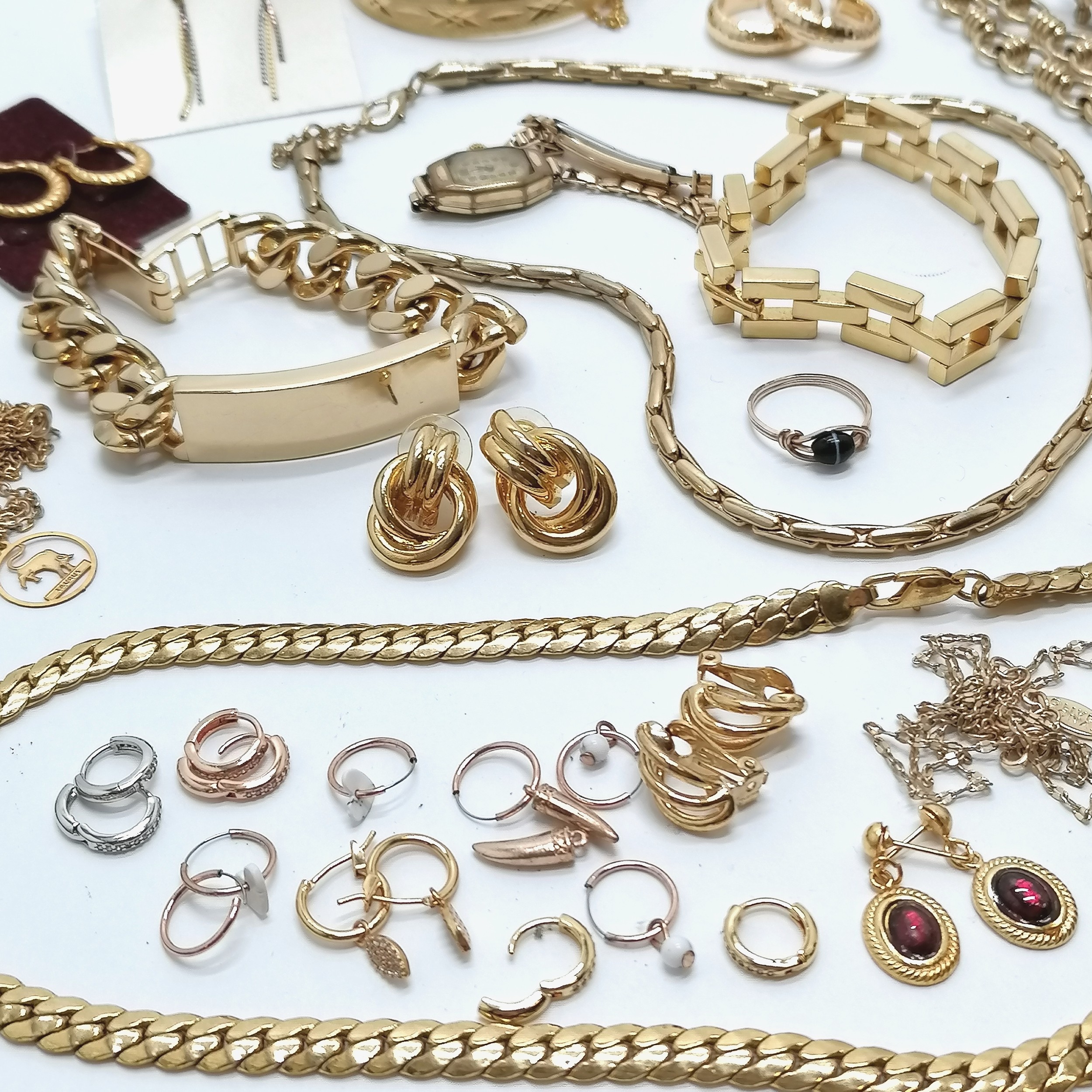 Qty of gold tone jewellery inc necklaces, earrings, bracelets etc - SOLD ON BEHALF OF THE NEW BREAST - Image 2 of 3