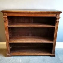 Vintage mahogany bookcase fitted with 2 adjustable shelves, with reeded column decoration, 118cm