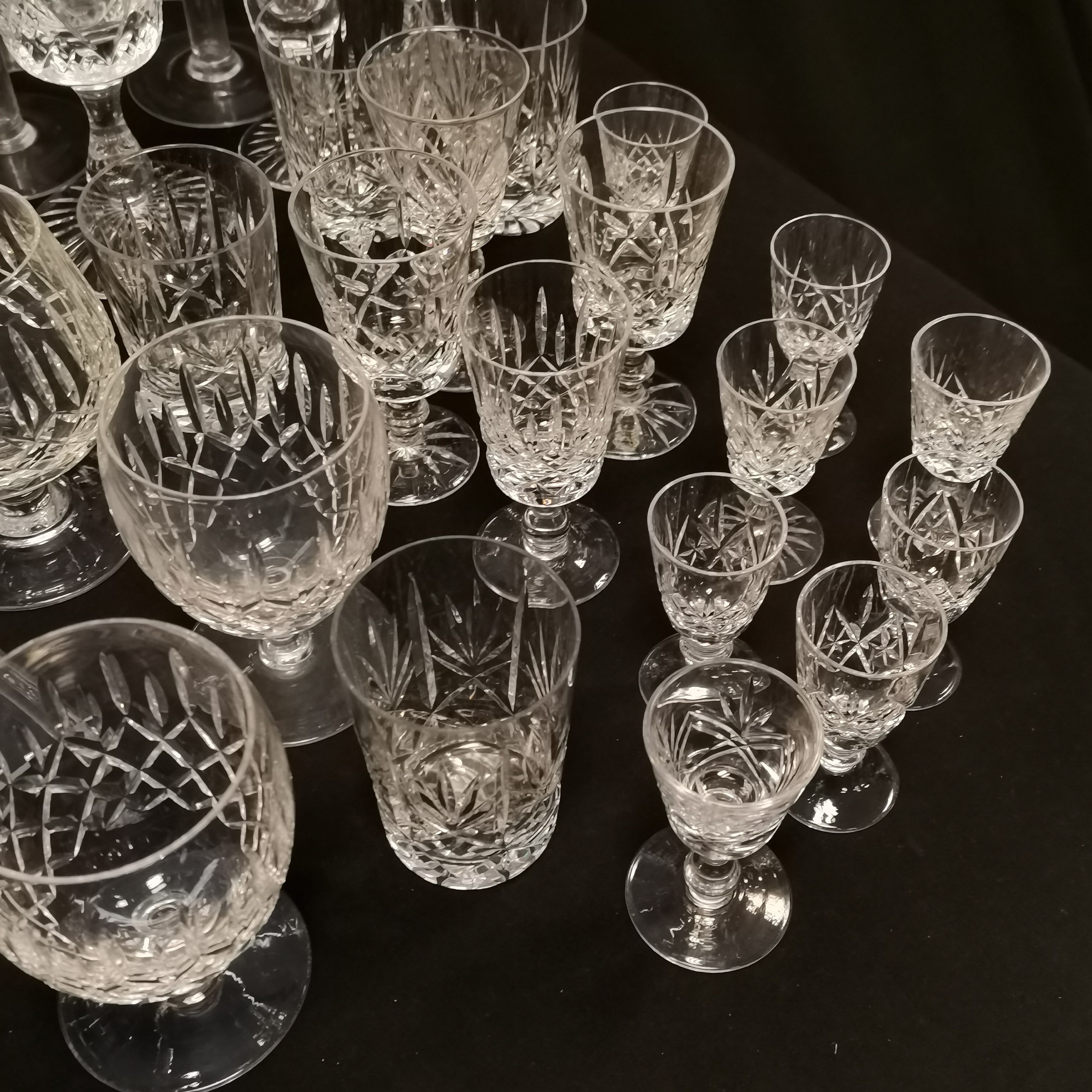 18 Edinburgh crystal glasses T/W a quantity of glasses - no obvious damage - Image 2 of 6