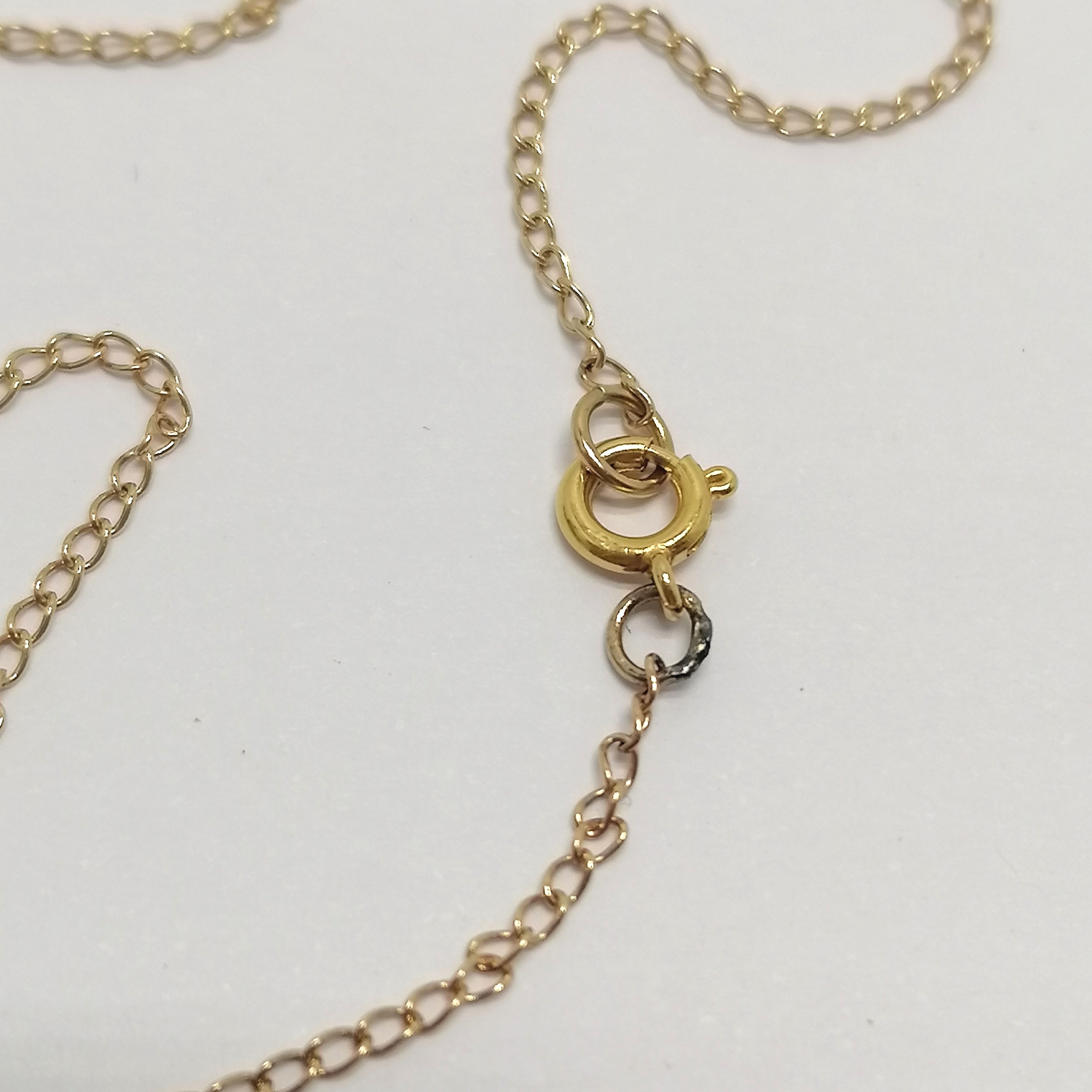 9ct (indistinctly marked) gold fine 48cm chain - 1.3g - old repair to connecting ring - Image 2 of 2