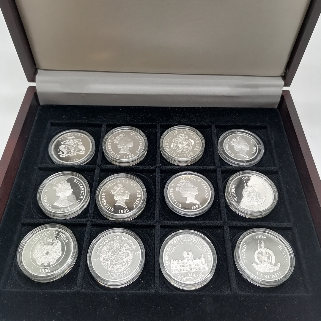 12 x encapsulated Queen Mother silver proof coins from around the Commonwealth in wooden case - Image 2 of 2