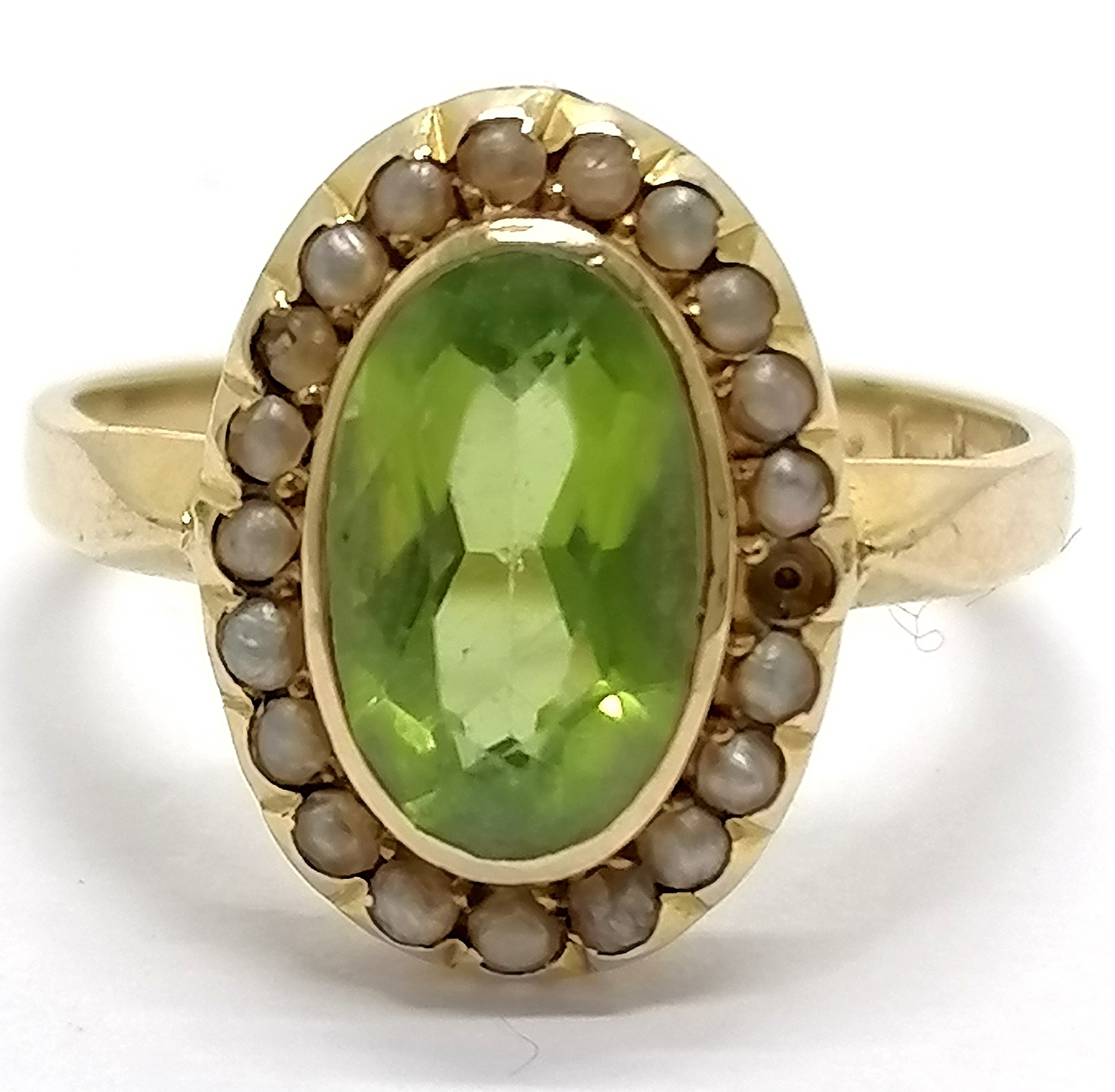 18ct marked gold (marks rubbed) peridot and pearl cluster ring - size N & 3g total weight ~ 1 - Image 4 of 4