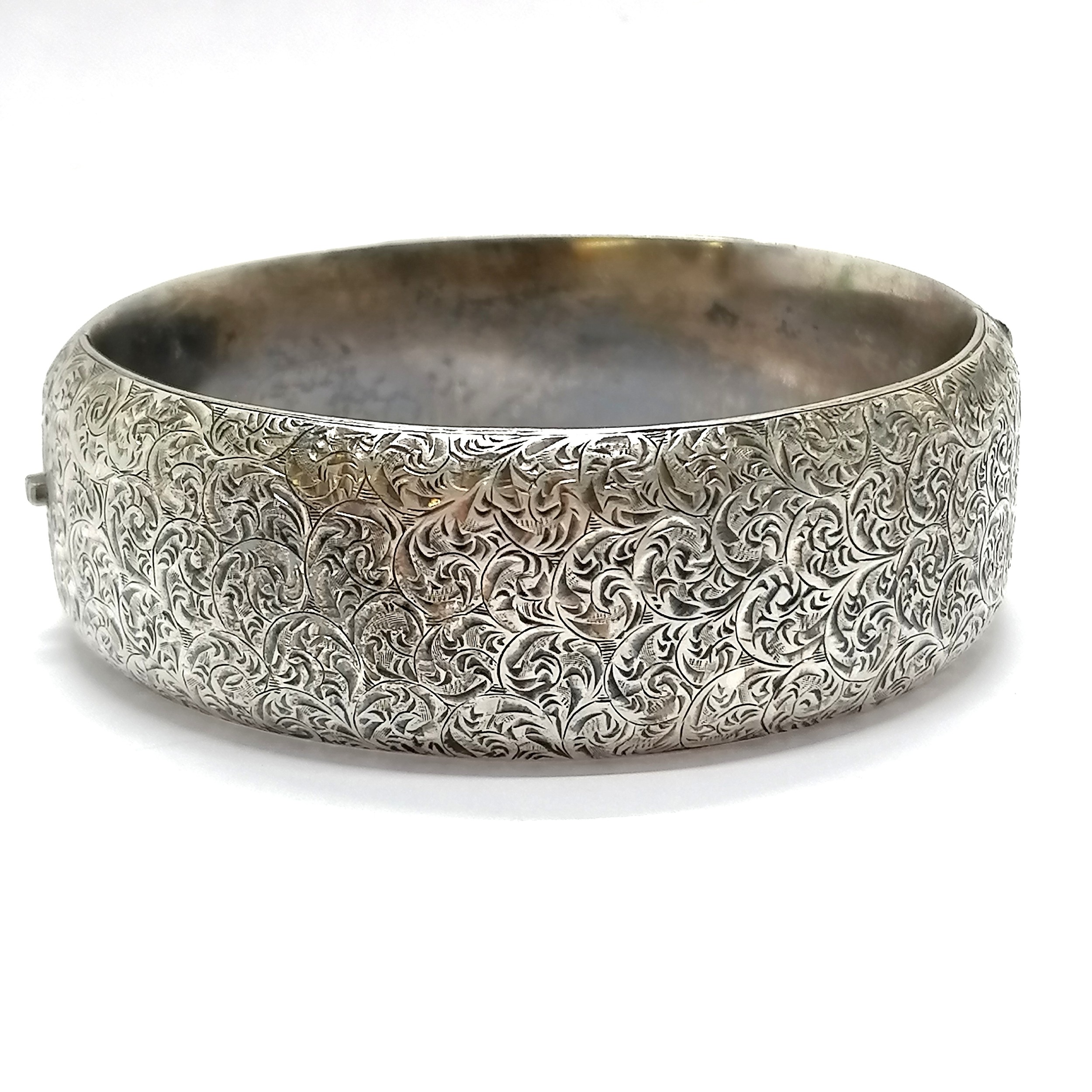 Sterling silver bangle with engraved detail to front by S&A - 5.5cm internal & 26g