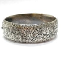 Sterling silver bangle with engraved detail to front by S&A - 5.5cm internal & 26g