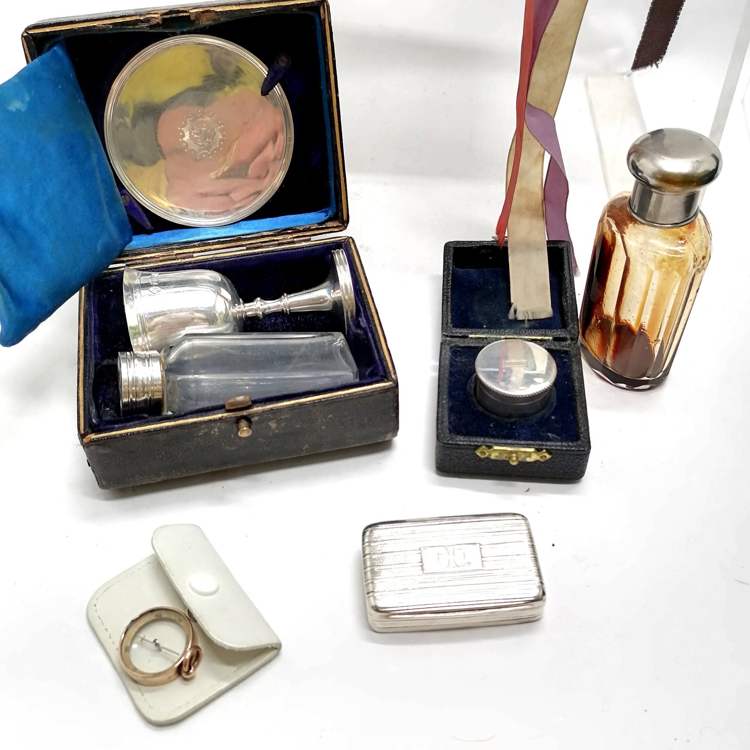 R.A.F. Chaplain Rev Thomas J B Jenkyns ~ 1901 silver communion boxed set, 1951 silver Pax box by A R - Image 5 of 14