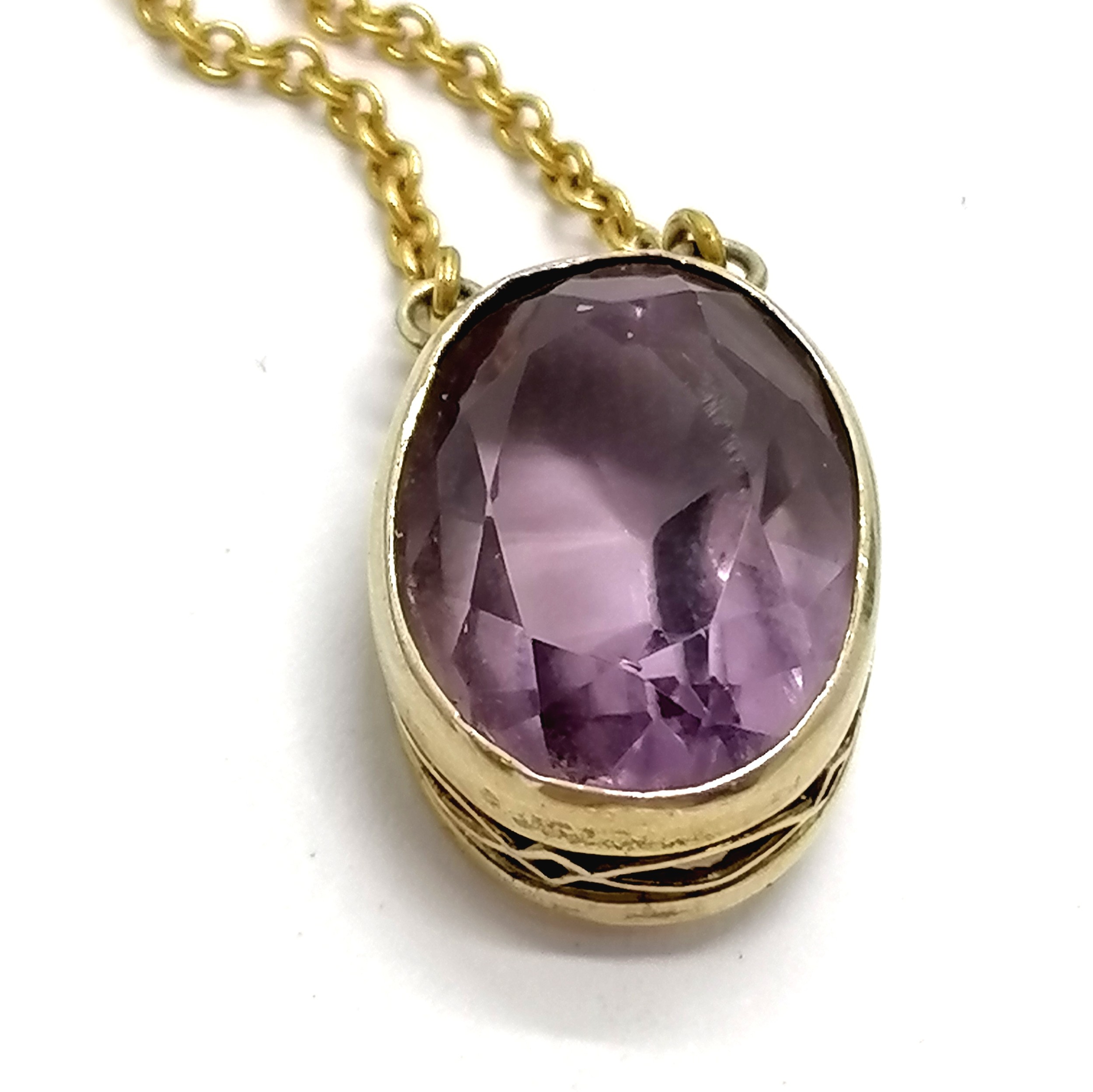 Amethyst pendant on a gold 50cm chain with a 9ct gold clasp - total weight 6g - Image 4 of 4