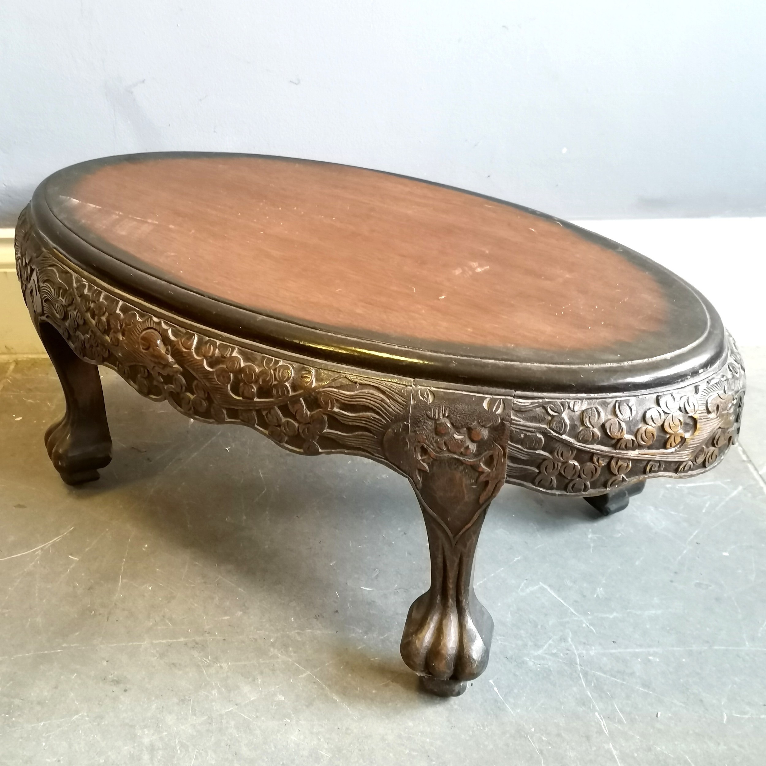 Oriental hand carved oval coffee table on 4 claw feet - 80cm x 44cm x 31cm high ~ in used condition - Image 2 of 4