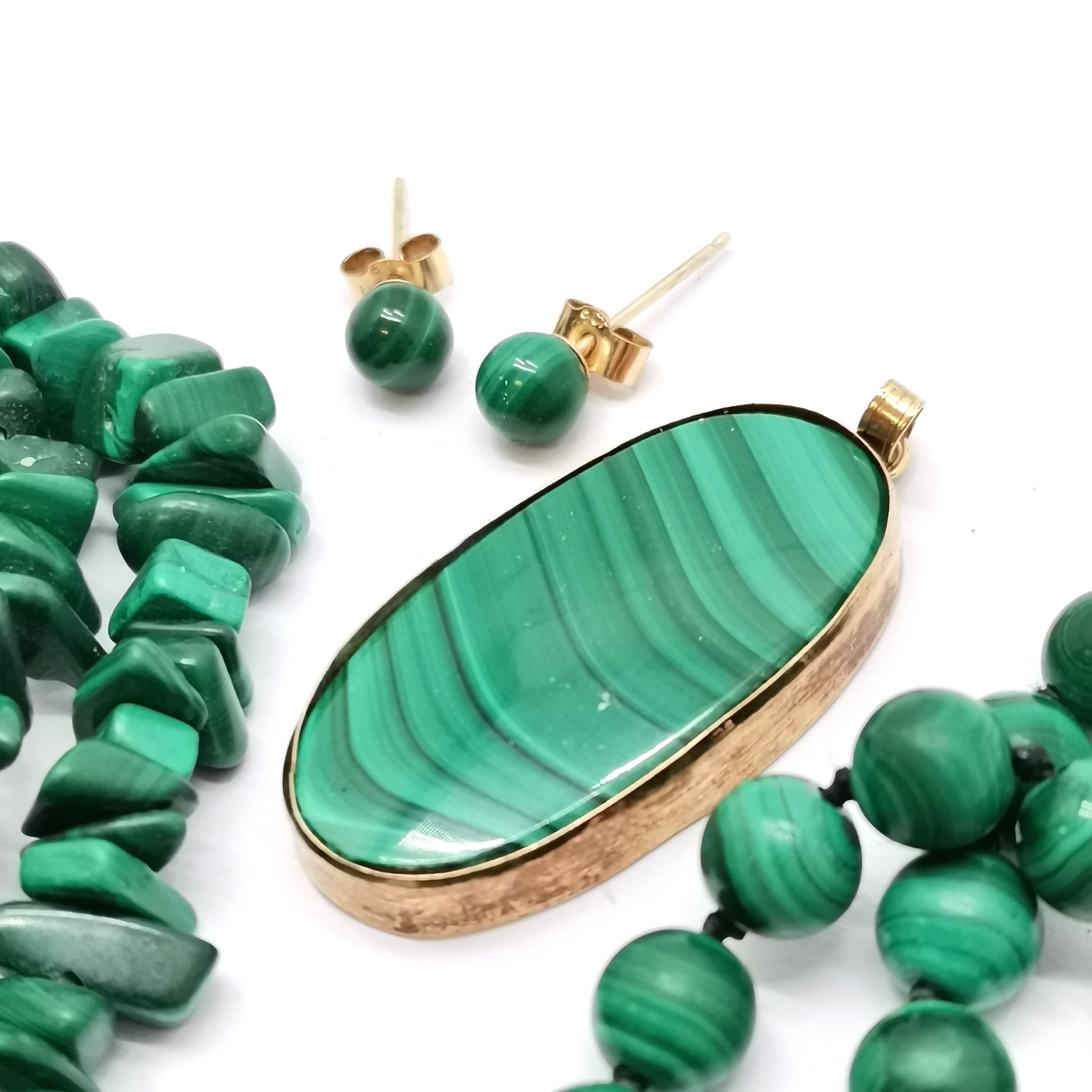 9ct gold mounted malachite bead necklace (44cm), pendant & earrings t/w raw malachite necklace - Image 2 of 3