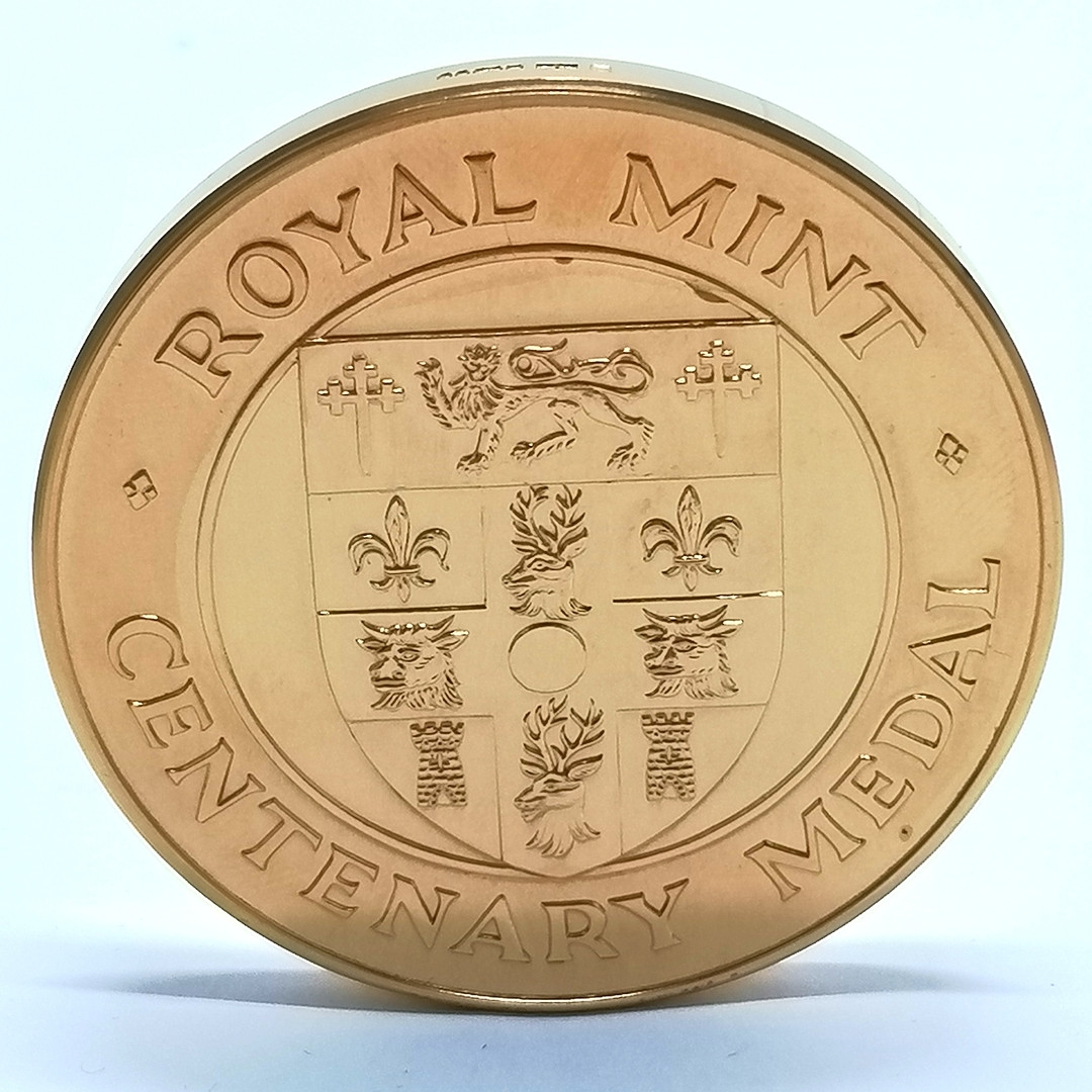 Royal Mint 9ct hallmarked gold St John Centenary medal (900th anniversary) by Matthew Bonaccorsi - Image 2 of 7