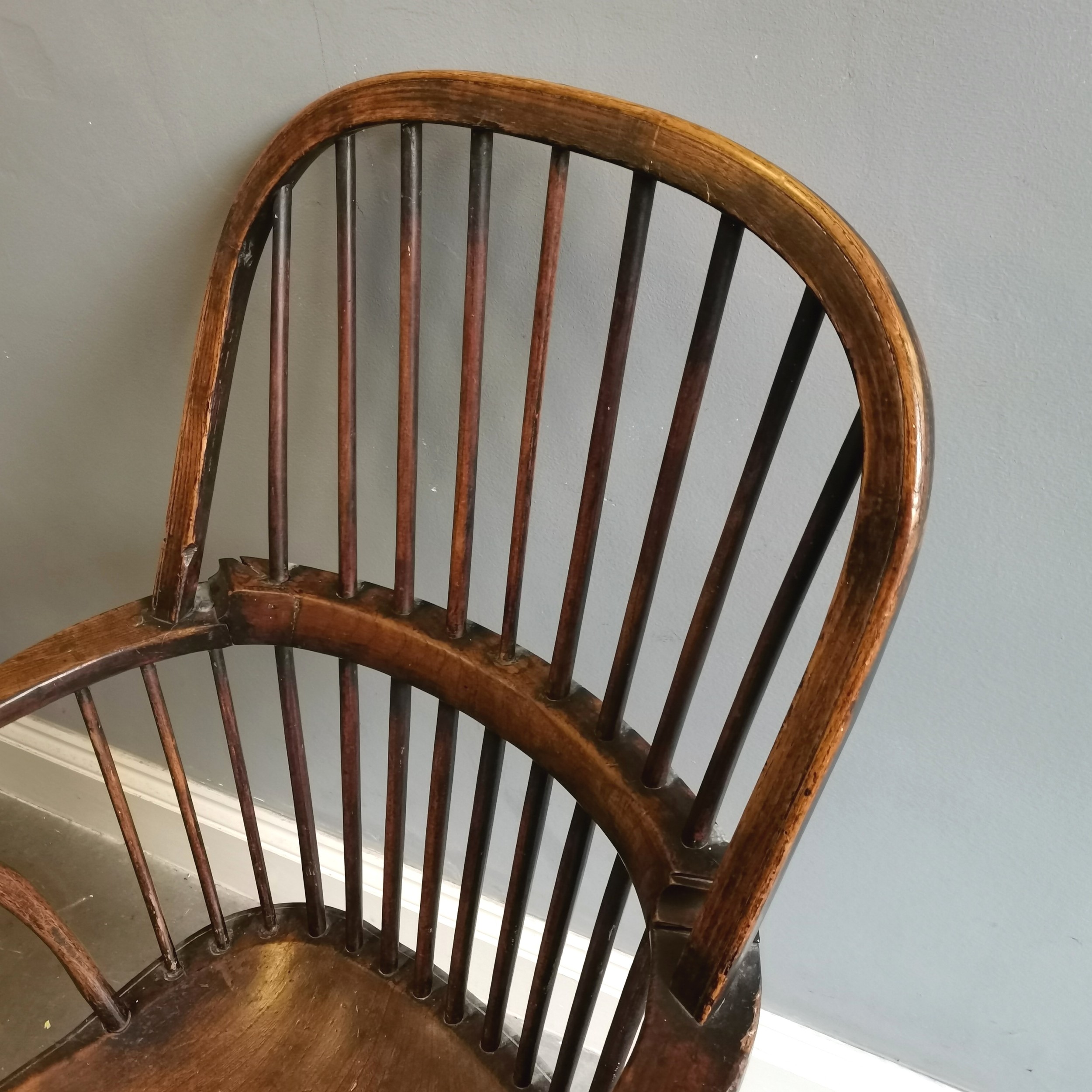 Antique Windsor Elm bow back carver chair, 57cm wide x 42cm deep x 105cm high, split to seat and has - Image 5 of 5