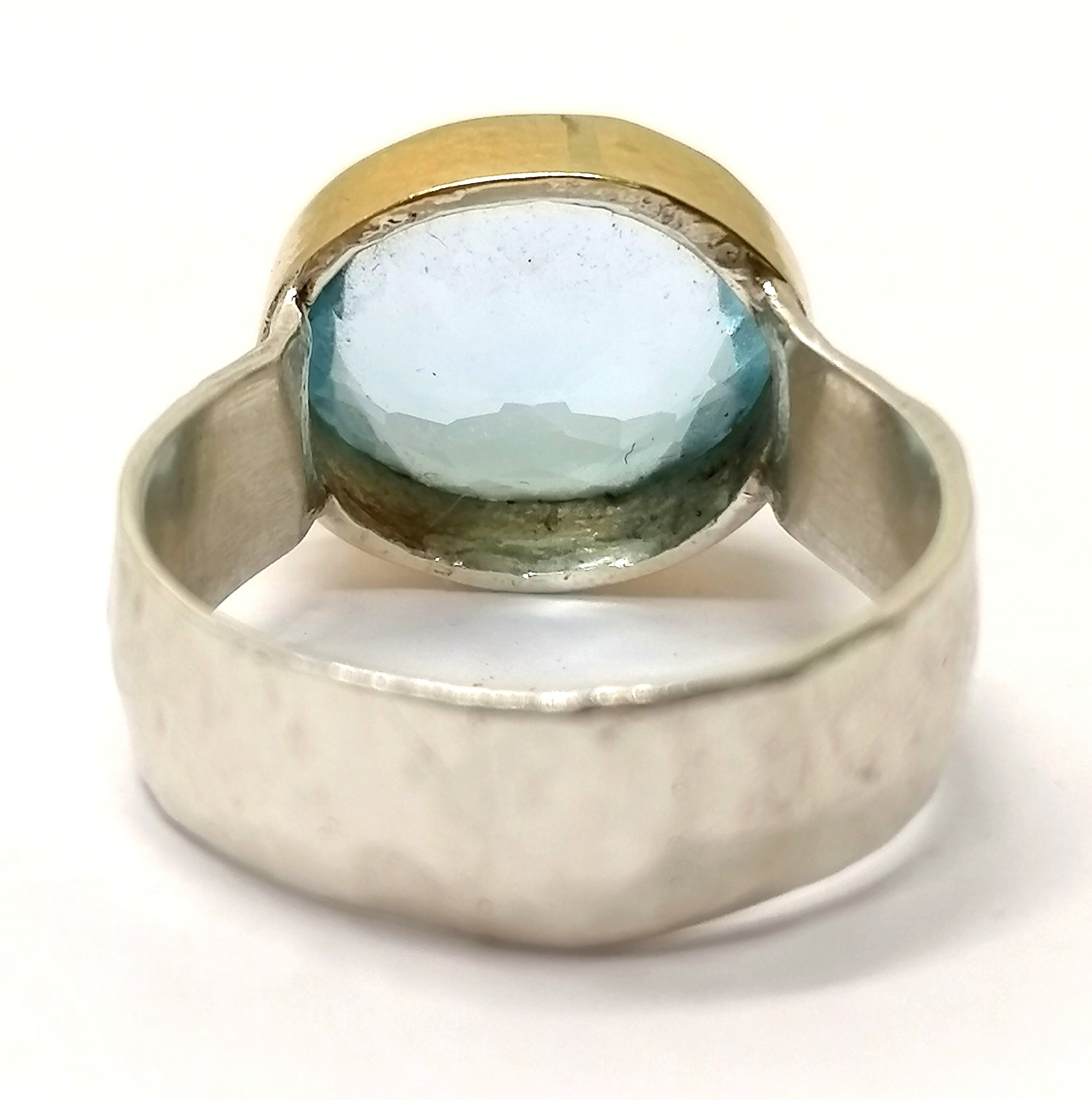 Silver blue topaz ring with unmarked gold mount and planished detail to shank - size Q½ & 6.9g - Image 3 of 3
