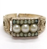 Antique unmarked gold pearl set ring with engraved detail to shoulders - size M½ & 3.1g total weight
