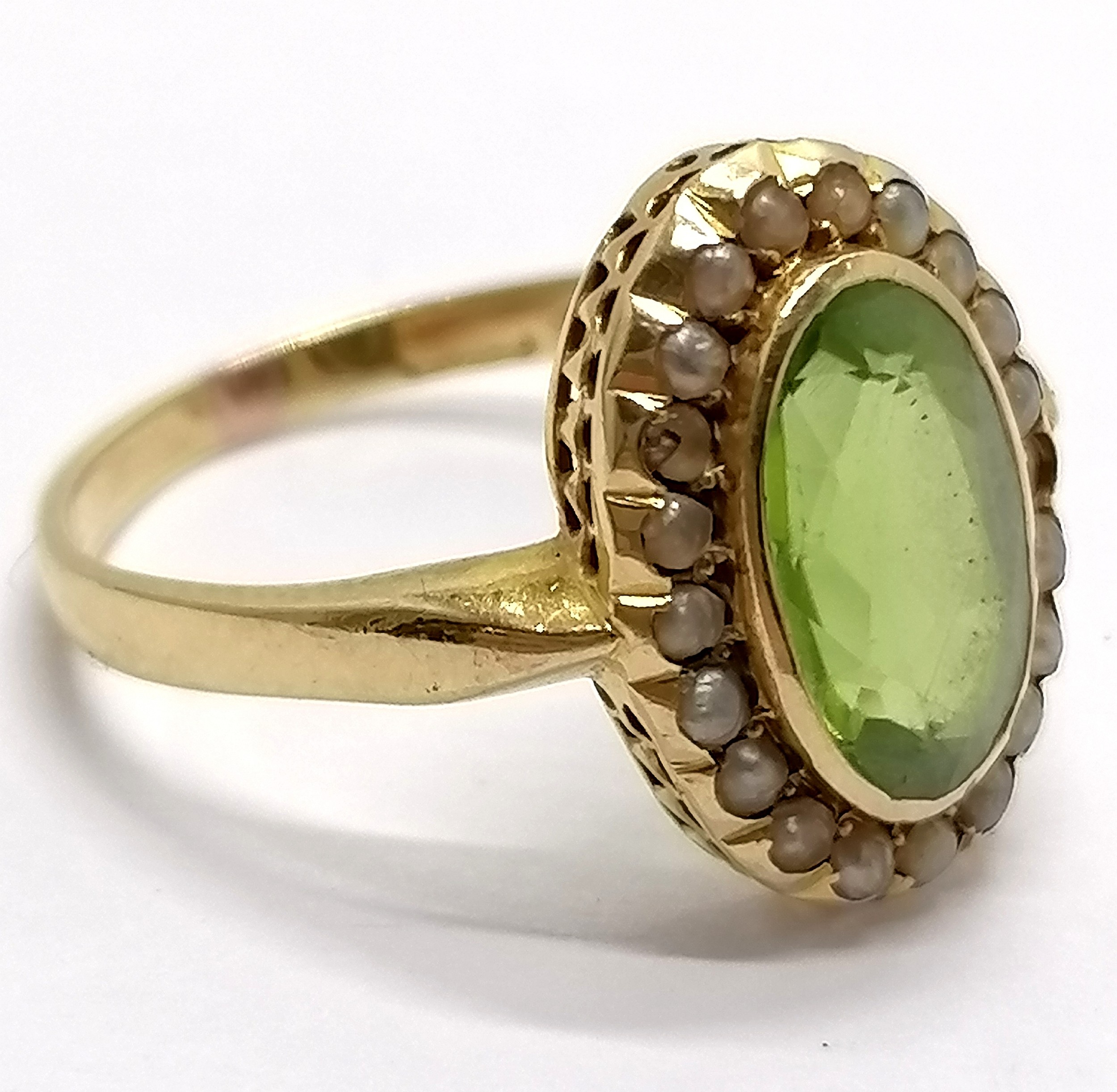 18ct marked gold (marks rubbed) peridot and pearl cluster ring - size N & 3g total weight ~ 1 - Image 3 of 4