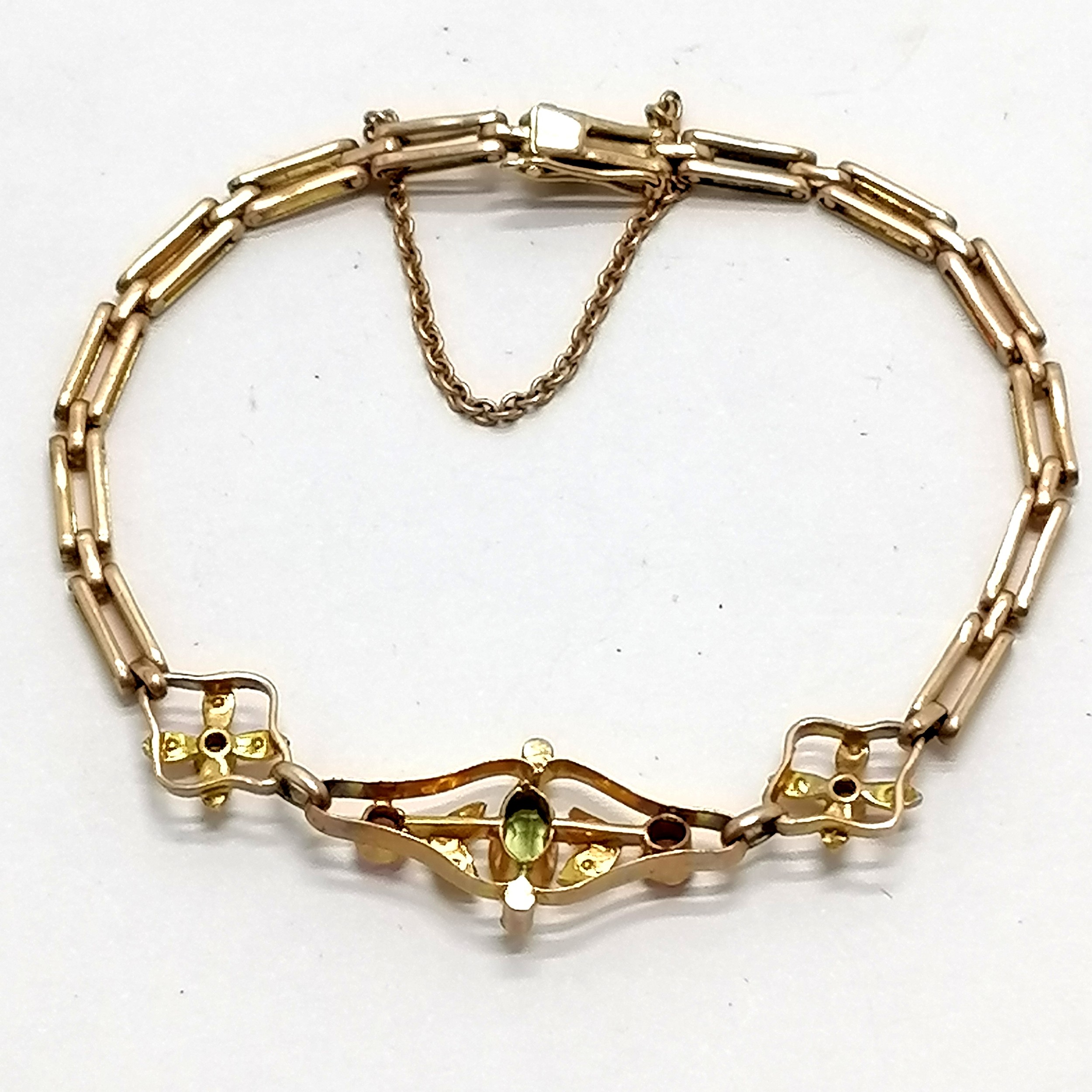 Antique 9ct marked gold bracelet set with garnet / peridot / pearl - approx 18cm & 6.5g total weight - Image 2 of 3