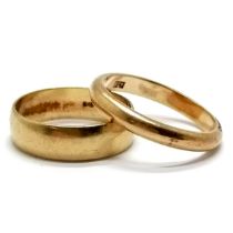 2 x 9ct marked gold band rings - 5.1g - size Q½ & L½ - SOLD ON BEHALF OF THE NEW BREAST CANCER