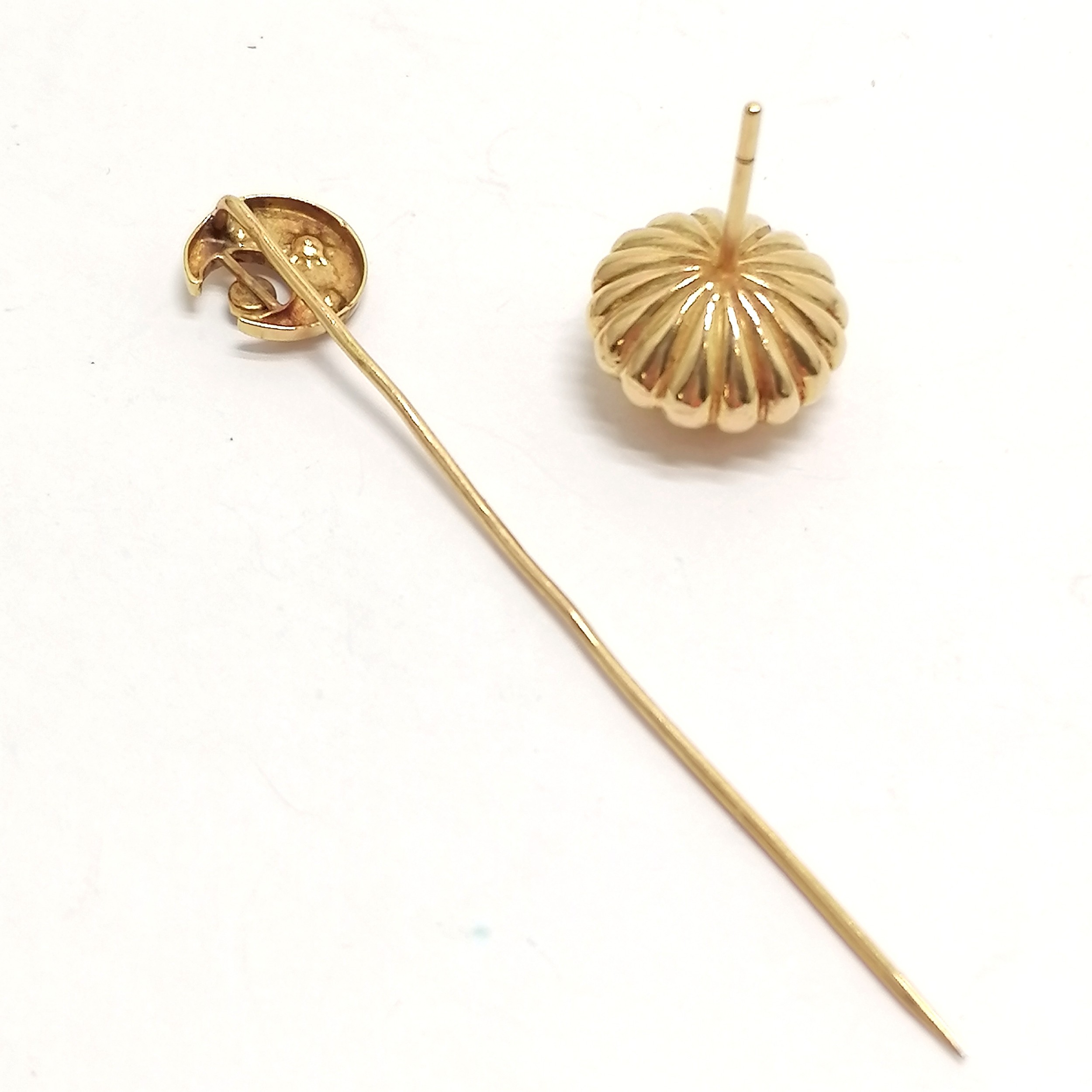 Antique unmarked 18ct gold tie pin in the form of a crescent moon set with pearls - 6cm t/w unmarked - Image 2 of 2
