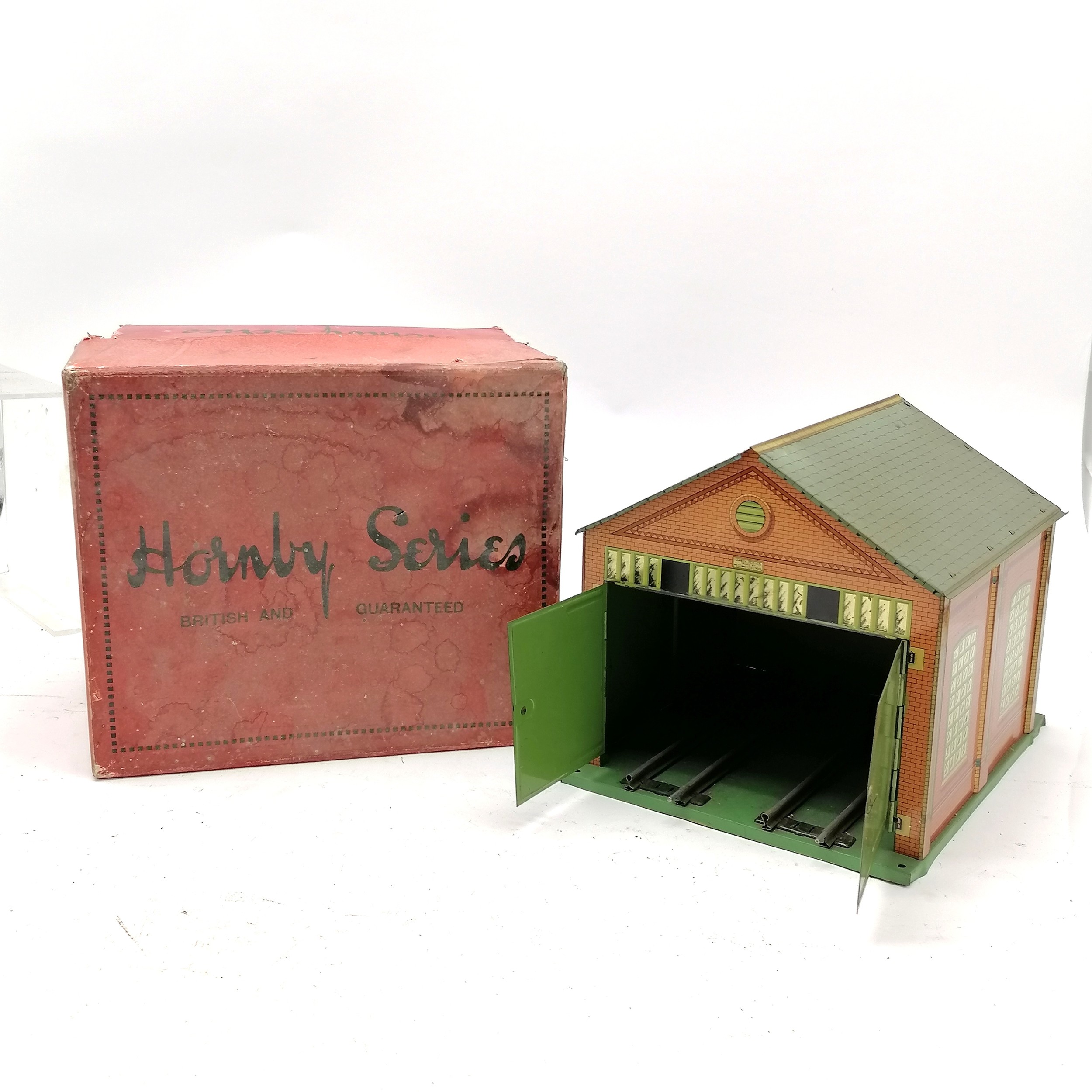 Boxed Hornby engine shed No.1A ~ base slightly distorted and box has slight losses otherwise in good - Image 4 of 6