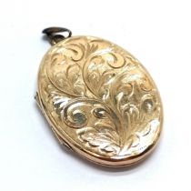 9ct hallmarked gold oval locket pendant with engraved detail to front - 3.5cm drop & 7.7g total