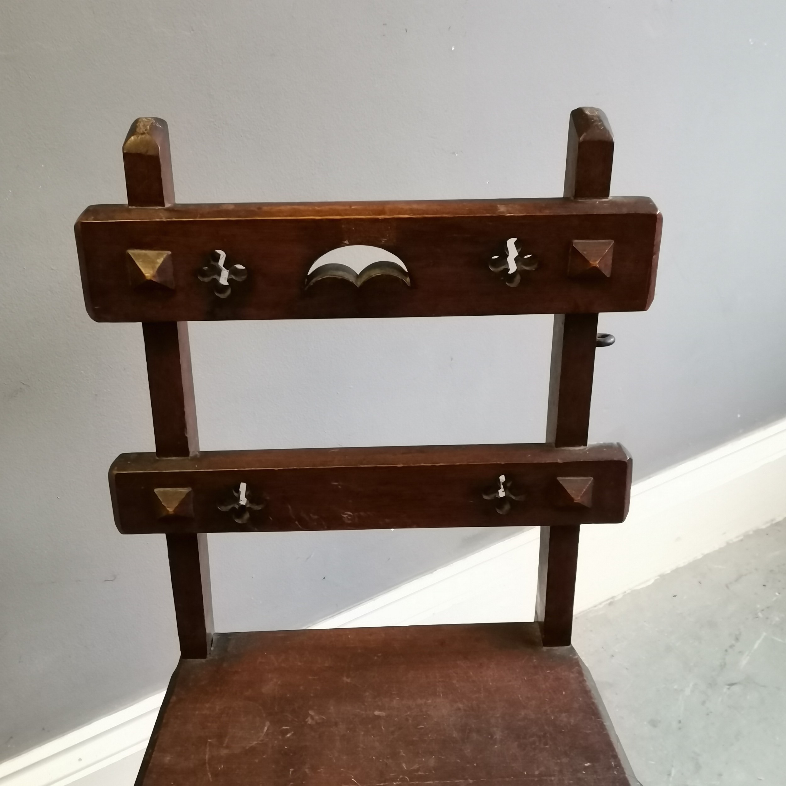 Antique metamorphic oak chair / library steps with gothic style cut-outs - folded 90cm x 40cm x 42cm - Image 2 of 3